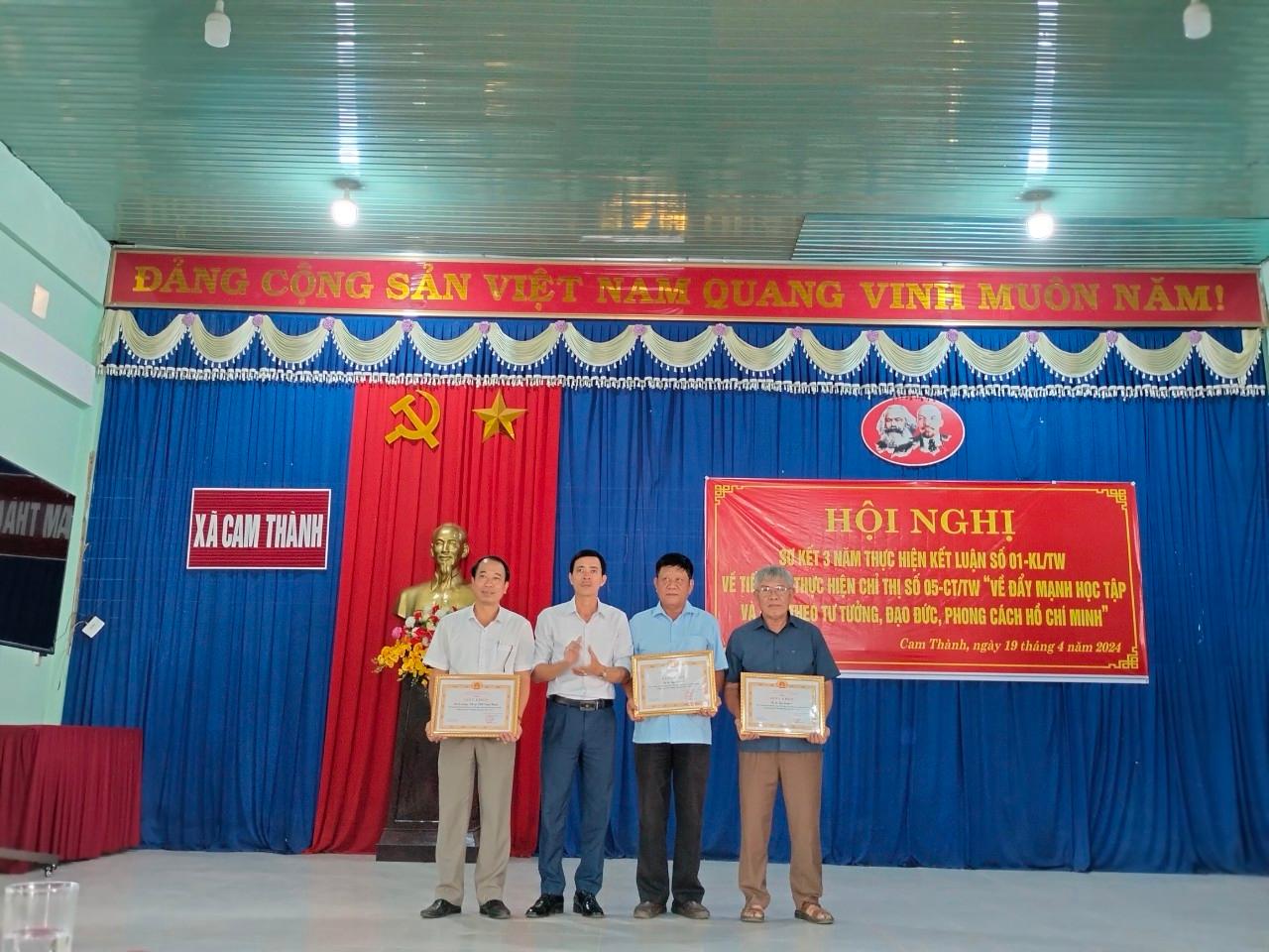 Đảng bộ xã Cam Thành sơ kết 3 năm thực hiện Kết luận số 01-KL/TW của Bộ Chính trị về “Đẩy mạnh học tập và làm theo tư tưởng, đạo đức, phong cách Hồ Chí Minh”